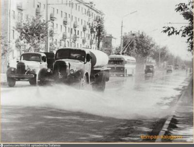 Прикрепленное изображение: ул Гагарина Поливалки в Симферополе водозабор был на Радищева.jpg